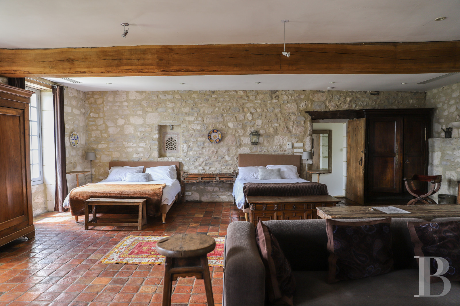 En Bourgogne, non loin de Vézelay, un château en bord de falaise surplombant l’Yonne - photo  n°27